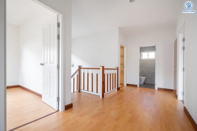 บ้านมือสองตกแต่งใหม่ ติดถนนราชพฤกษ์ โครงการ เดอะ แพลนท์ ราชพฤกษ์-พระราม5 เนื้อที่ 50.1 ตร.ว. ฟังก์ชั่น 3 ห้องนอน 3 ห้องน้ำ พร้อม Built-In มีเทอร์เรซข้างบ้านเหมาะเป็นมุมพักผ่อน บนทำเลศักยภาพ ใกล้วงเวียนพระราม5 , The Walk และอื่นๆ อีกมากมาย...