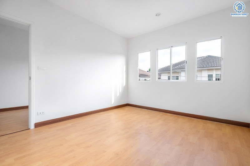 บ้านมือสองตกแต่งใหม่ ติดถนนราชพฤกษ์ โครงการ เดอะ แพลนท์ ราชพฤกษ์-พระราม5 เนื้อที่ 50.1 ตร.ว. ฟังก์ชั่น 3 ห้องนอน 3 ห้องน้ำ พร้อม Built-In มีเทอร์เรซข้างบ้านเหมาะเป็นมุมพักผ่อน บนทำเลศักยภาพ ใกล้วงเวียนพระราม5 , The Walk และอื่นๆ อีกมากมาย...