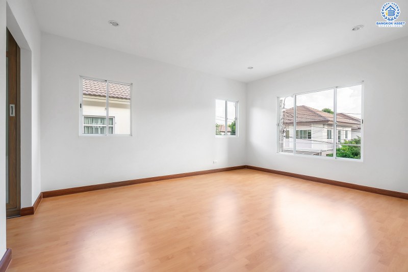 บ้านมือสองตกแต่งใหม่ ติดถนนราชพฤกษ์ โครงการ เดอะ แพลนท์ ราชพฤกษ์-พระราม5 เนื้อที่ 50.1 ตร.ว. ฟังก์ชั่น 3 ห้องนอน 3 ห้องน้ำ พร้อม Built-In มีเทอร์เรซข้างบ้านเหมาะเป็นมุมพักผ่อน บนทำเลศักยภาพ ใกล้วงเวียนพระราม5 , The Walk และอื่นๆ อีกมากมาย...