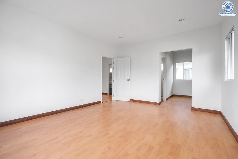 บ้านมือสองตกแต่งใหม่ ติดถนนราชพฤกษ์ โครงการ เดอะ แพลนท์ ราชพฤกษ์-พระราม5 เนื้อที่ 50.1 ตร.ว. ฟังก์ชั่น 3 ห้องนอน 3 ห้องน้ำ พร้อม Built-In มีเทอร์เรซข้างบ้านเหมาะเป็นมุมพักผ่อน บนทำเลศักยภาพ ใกล้วงเวียนพระราม5 , The Walk และอื่นๆ อีกมากมาย...