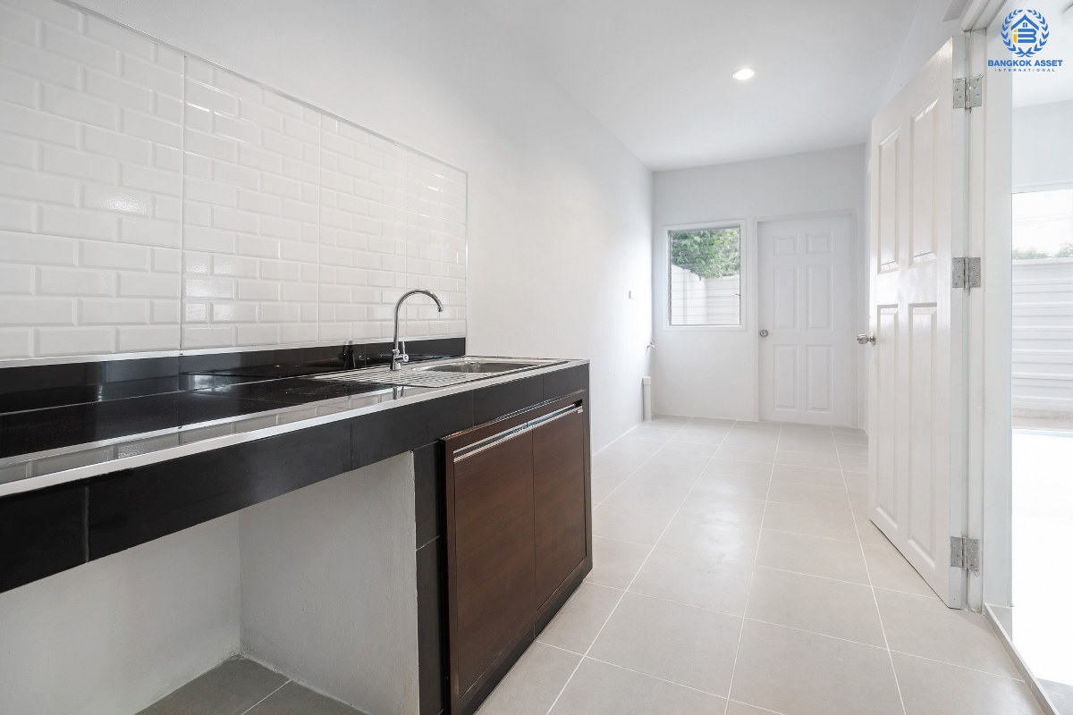 บ้านมือสองตกแต่งใหม่ แปลงมุม! ม.พฤกษาวิลล์35 พระราม5-นครอินทร์ จัดเต็มพร้อมอยู่ ครบครันทุกฟังก์ชั่น เนื้อที่ 29.2 ตร.ว. 3 ห้องนอน 2 ห้องน้ำ พร้อมความเป็นส่วนตัว บนทำเลโซนเมือง! เดินทางสะดวก ใกล้สะพานพระราม5 และรถไฟฟ้าสถานี แยกติวานนท์