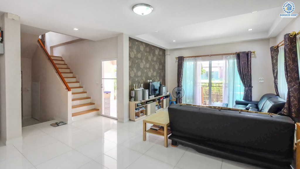 บ้านเดี่ยวมือสองนนทบุรี ม.นิชชารมณ์ ราชพฤกษ์-รัตนาธิเบศร์ หลังใหญ่ พร้อมอยู่ เนื้อที่ 50.8 ตร.ว. ฟังก์ชั่น 3 ห้องนอน 3 ห้องน้ำ (ห้องน้ำแยกโซน) จอดรถได้ 2 คัน บนทำเลดีที่สุด! เข้า-ออกได้หลายเส้นทาง เข้าเมืองก็สะดวก ใกล้รถไฟฟ้าสถานี "บางรักน้อยท่าอิฐ" คุ้มค่า ราคาไม่แพง!