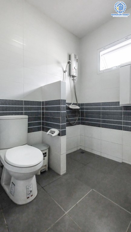 บ้านเดี่ยวมือสองนนทบุรี ม.นิชชารมณ์ ราชพฤกษ์-รัตนาธิเบศร์ หลังใหญ่ พร้อมอยู่ เนื้อที่ 50.8 ตร.ว. ฟังก์ชั่น 3 ห้องนอน 3 ห้องน้ำ (ห้องน้ำแยกโซน) จอดรถได้ 2 คัน บนทำเลดีที่สุด! เข้า-ออกได้หลายเส้นทาง เข้าเมืองก็สะดวก ใกล้รถไฟฟ้าสถานี "บางรักน้อยท่าอิฐ" คุ้มค่า ราคาไม่แพง!