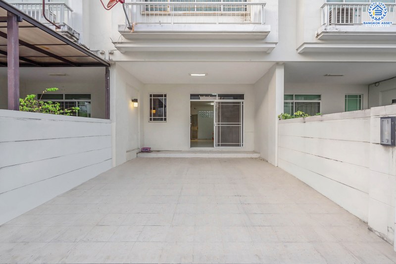 ทาวน์โฮมมือสองนนทบุรี ทำเลโซนเมือง! ม.เดอะเทอเรส ติวานนท์ เนื้อที่ 21.6 ตร.ว. หน้ากว้าง 5.5 เมตร ฟังก์ชั่น 3 ห้องนอน 4 ห้องน้ำ 2 ที่จอดรถ กับที่สุดแห่งทำเล! ใกล้แยกติวานนท์ กระทรวงสาธารณสุข และรถไฟฟ้าสายสีม่วง "สถานีกระทรวงสาธารณสุข" เชื่อมสู่หลายเส้นทางได้อย่างรวดเร็ว...