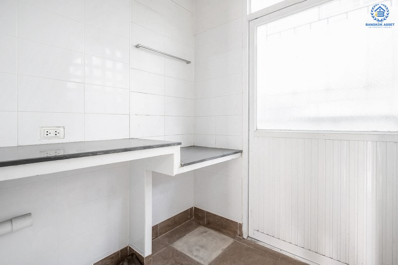 ทาวน์โฮมมือสองนนทบุรี ทำเลโซนเมือง! ม.เดอะเทอเรส ติวานนท์ เนื้อที่ 21.6 ตร.ว. หน้ากว้าง 5.5 เมตร ฟังก์ชั่น 3 ห้องนอน 4 ห้องน้ำ 2 ที่จอดรถ กับที่สุดแห่งทำเล! ใกล้แยกติวานนท์ กระทรวงสาธารณสุข และรถไฟฟ้าสายสีม่วง "สถานีกระทรวงสาธารณสุข" เชื่อมสู่หลายเส้นทางได้อย่างรวดเร็ว...