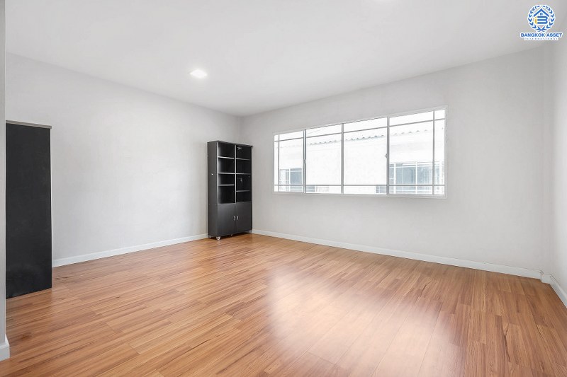 ทาวน์โฮมมือสองนนทบุรี ทำเลโซนเมือง! ม.เดอะเทอเรส ติวานนท์ เนื้อที่ 21.6 ตร.ว. หน้ากว้าง 5.5 เมตร ฟังก์ชั่น 3 ห้องนอน 4 ห้องน้ำ 2 ที่จอดรถ กับที่สุดแห่งทำเล! ใกล้แยกติวานนท์ กระทรวงสาธารณสุข และรถไฟฟ้าสายสีม่วง "สถานีกระทรวงสาธารณสุข" เชื่อมสู่หลายเส้นทางได้อย่างรวดเร็ว...