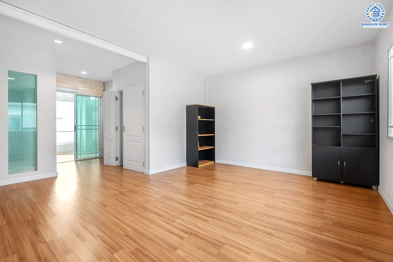 ทาวน์โฮมมือสองนนทบุรี ทำเลโซนเมือง! ม.เดอะเทอเรส ติวานนท์ เนื้อที่ 21.6 ตร.ว. หน้ากว้าง 5.5 เมตร ฟังก์ชั่น 3 ห้องนอน 4 ห้องน้ำ 2 ที่จอดรถ กับที่สุดแห่งทำเล! ใกล้แยกติวานนท์ กระทรวงสาธารณสุข และรถไฟฟ้าสายสีม่วง "สถานีกระทรวงสาธารณสุข" เชื่อมสู่หลายเส้นทางได้อย่างรวดเร็ว...