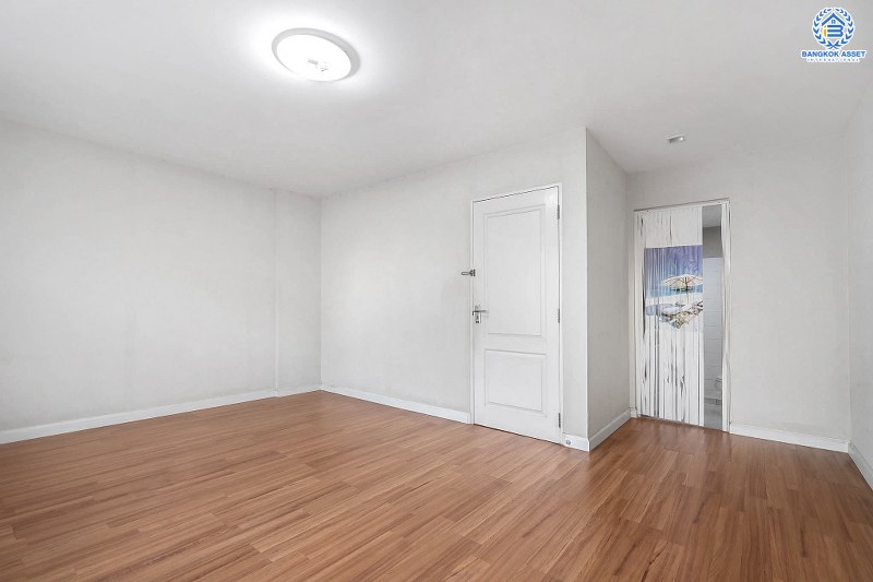 ทาวน์โฮมมือสองนนทบุรี ทำเลโซนเมือง! ม.เดอะเทอเรส ติวานนท์ เนื้อที่ 21.6 ตร.ว. หน้ากว้าง 5.5 เมตร ฟังก์ชั่น 3 ห้องนอน 4 ห้องน้ำ 2 ที่จอดรถ กับที่สุดแห่งทำเล! ใกล้แยกติวานนท์ กระทรวงสาธารณสุข และรถไฟฟ้าสายสีม่วง "สถานีกระทรวงสาธารณสุข" เชื่อมสู่หลายเส้นทางได้อย่างรวดเร็ว...