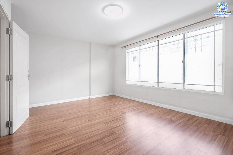 ทาวน์โฮมมือสองนนทบุรี ทำเลโซนเมือง! ม.เดอะเทอเรส ติวานนท์ เนื้อที่ 21.6 ตร.ว. หน้ากว้าง 5.5 เมตร ฟังก์ชั่น 3 ห้องนอน 4 ห้องน้ำ 2 ที่จอดรถ กับที่สุดแห่งทำเล! ใกล้แยกติวานนท์ กระทรวงสาธารณสุข และรถไฟฟ้าสายสีม่วง "สถานีกระทรวงสาธารณสุข" เชื่อมสู่หลายเส้นทางได้อย่างรวดเร็ว...