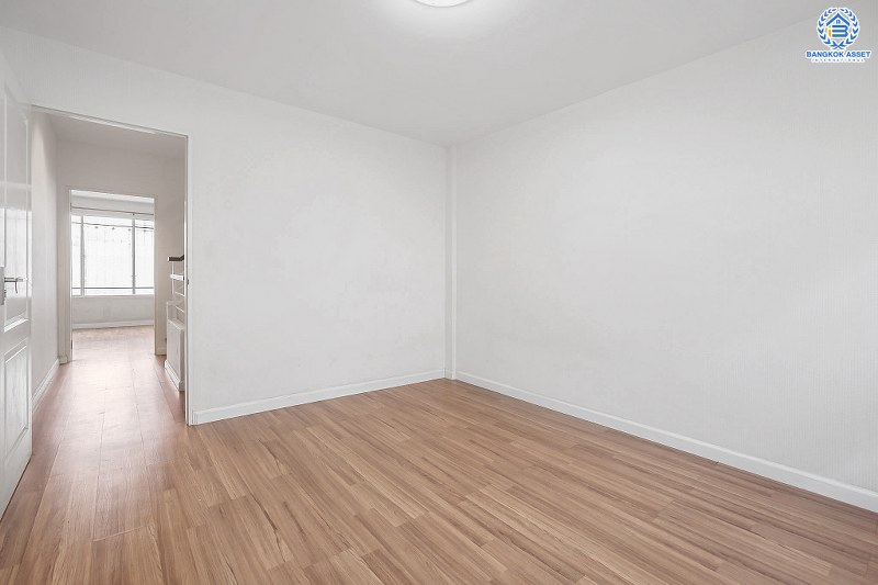 ทาวน์โฮมมือสองนนทบุรี ทำเลโซนเมือง! ม.เดอะเทอเรส ติวานนท์ เนื้อที่ 21.6 ตร.ว. หน้ากว้าง 5.5 เมตร ฟังก์ชั่น 3 ห้องนอน 4 ห้องน้ำ 2 ที่จอดรถ กับที่สุดแห่งทำเล! ใกล้แยกติวานนท์ กระทรวงสาธารณสุข และรถไฟฟ้าสายสีม่วง "สถานีกระทรวงสาธารณสุข" เชื่อมสู่หลายเส้นทางได้อย่างรวดเร็ว...