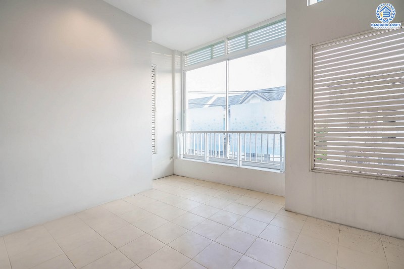 ทาวน์โฮมมือสองนนทบุรี ทำเลโซนเมือง! ม.เดอะเทอเรส ติวานนท์ เนื้อที่ 21.6 ตร.ว. หน้ากว้าง 5.5 เมตร ฟังก์ชั่น 3 ห้องนอน 4 ห้องน้ำ 2 ที่จอดรถ กับที่สุดแห่งทำเล! ใกล้แยกติวานนท์ กระทรวงสาธารณสุข และรถไฟฟ้าสายสีม่วง "สถานีกระทรวงสาธารณสุข" เชื่อมสู่หลายเส้นทางได้อย่างรวดเร็ว...