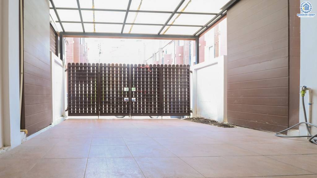 ทาวน์โฮมมือสองนนทบุรี ม.เวอร์ติโก้ แจ้งวัฒนะ บ้านพร้อมอยู่ ถนนเมน! ตกแต่งสไตล์ลอฟท์ เนื้อที่ 16 ตร.ว. ฟังก์ชั่น 3นอน 3น้ำ แถมแอร์ 2 เครื่อง บนทำเลดีที่สุด! เข้า-ออกซ.แจ้งวัฒนะ-ปากเกร็ด24 ใกล้เซ็นทรัลแจ้งวัฒนะ ทางด่วน รองรับรถไฟฟ้าสายสีชมพู ราคาเพียง 3 ล้านต้นๆ เท่านั้น...