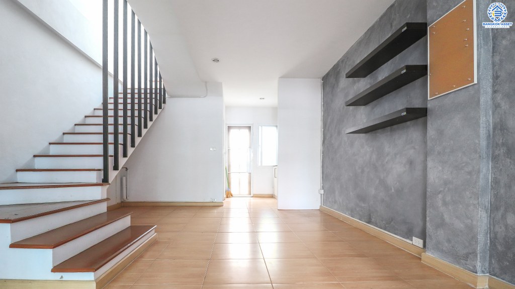 ทาวน์โฮมมือสองนนทบุรี ม.เวอร์ติโก้ แจ้งวัฒนะ บ้านพร้อมอยู่ ถนนเมน! ตกแต่งสไตล์ลอฟท์ เนื้อที่ 16 ตร.ว. ฟังก์ชั่น 3นอน 3น้ำ แถมแอร์ 2 เครื่อง บนทำเลดีที่สุด! เข้า-ออกซ.แจ้งวัฒนะ-ปากเกร็ด24 ใกล้เซ็นทรัลแจ้งวัฒนะ ทางด่วน รองรับรถไฟฟ้าสายสีชมพู ราคาเพียง 3 ล้านต้นๆ เท่านั้น...