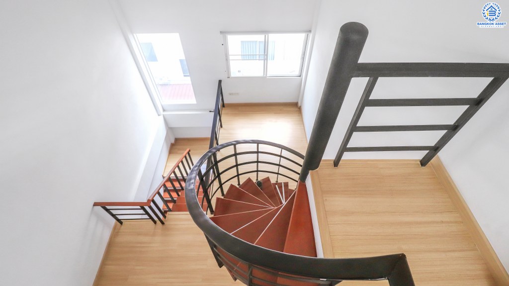 ทาวน์โฮมมือสองนนทบุรี ม.เวอร์ติโก้ แจ้งวัฒนะ บ้านพร้อมอยู่ ถนนเมน! ตกแต่งสไตล์ลอฟท์ เนื้อที่ 16 ตร.ว. ฟังก์ชั่น 3นอน 3น้ำ แถมแอร์ 2 เครื่อง บนทำเลดีที่สุด! เข้า-ออกซ.แจ้งวัฒนะ-ปากเกร็ด24 ใกล้เซ็นทรัลแจ้งวัฒนะ ทางด่วน รองรับรถไฟฟ้าสายสีชมพู ราคาเพียง 3 ล้านต้นๆ เท่านั้น...