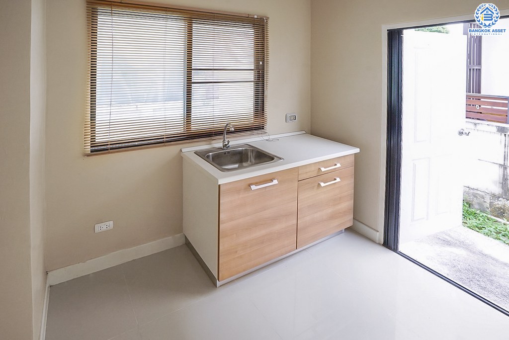 บ้านแฝดมือสองนนทบุรี บ้านไม่เคยเข้าอยู่* โครงการ โมดิวิลล่า ปิ่นเกล้า-วงแหวน หิ้วกระเป๋าพร้อมอยู่ แถมเฟอร์ฯทั้งหลัง เนื้อที่ 38 ตร.ว. ฟังก์ชั่นแบบบ้านเดี่ยว 3 ห้องนอน 2 ห้องน้ำ 2 ที่จอดรถ ส่วนกลางครบครัน บนทำเลเดินทางสะดวก ใกล้เซ็นทรัล ปิ่นเกล้า และทางด่วนศรีรัช