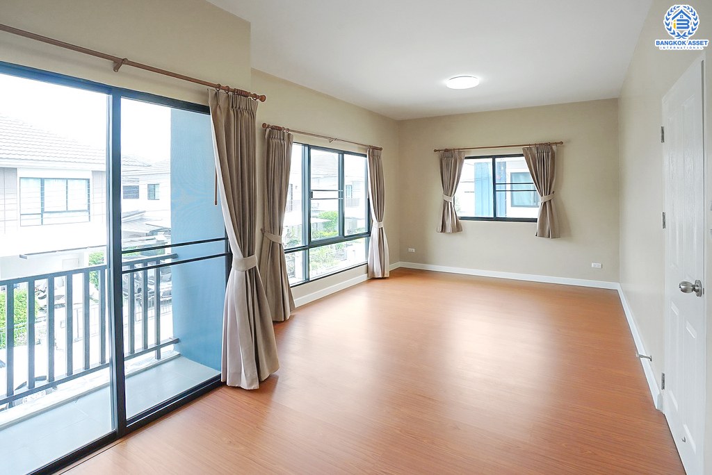 บ้านแฝดมือสองนนทบุรี บ้านไม่เคยเข้าอยู่* โครงการ โมดิวิลล่า ปิ่นเกล้า-วงแหวน หิ้วกระเป๋าพร้อมอยู่ แถมเฟอร์ฯทั้งหลัง เนื้อที่ 38 ตร.ว. ฟังก์ชั่นแบบบ้านเดี่ยว 3 ห้องนอน 2 ห้องน้ำ 2 ที่จอดรถ ส่วนกลางครบครัน บนทำเลเดินทางสะดวก ใกล้เซ็นทรัล ปิ่นเกล้า และทางด่วนศรีรัช