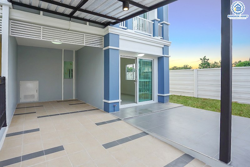 บ้านมือสองตกแต่งใหม่ แปลงมุม! ม.พฤกษาวิลล์54 พระราม5-นครอินทร์ บ้านตกแต่งสวย เนื้อที่ 30.5 ตร.ว. ฟังก์ชั่น 3 ห้องนอน 2 ห้องน้ำ  ครบทุกฟังก์ชั่น พร้อมอยู่ บนทำเลเดินทางสะดวก เชื่อมต่อหลายเส้นทาง ใกล้สะพานพระรามห้า และรถไฟฟ้าสถานี "แยกติวานนท์"