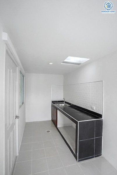 บ้านมือสองตกแต่งใหม่ แปลงมุม! ม.พฤกษาวิลล์54 พระราม5-นครอินทร์ บ้านตกแต่งสวย เนื้อที่ 30.5 ตร.ว. ฟังก์ชั่น 3 ห้องนอน 2 ห้องน้ำ  ครบทุกฟังก์ชั่น พร้อมอยู่ บนทำเลเดินทางสะดวก เชื่อมต่อหลายเส้นทาง ใกล้สะพานพระรามห้า และรถไฟฟ้าสถานี "แยกติวานนท์"