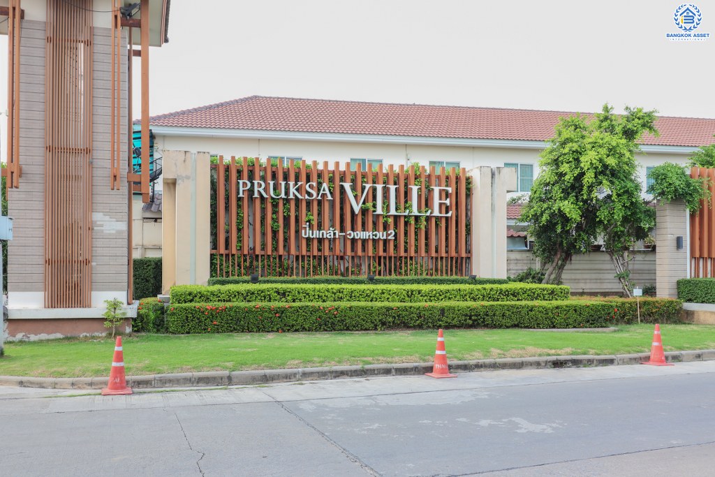 บ้านมือสองตกแต่งใหม่ ม.พฤกษาวิลล์33 ปิ่นเกล้า-วงแหวน เนื้อที่ 17.4 ตร.ว. (หน้ากว้าง 5.5 เมตร) บ้านพร้อมอยู่ แต่งครบทุกฟังก์ชั่น 3ห้องนอน 2ห้องน้ำ บนทำเลสะดวกทุกการเดินทาง เชื่อมต่อปิ่นเกล้า-ศาลายาได้อย่างรวดเร็ว ใกล้เซ็นทรัลเวสต์เกต และทางด่วน "ศรีรัช" ราคาสุดคุ้ม!