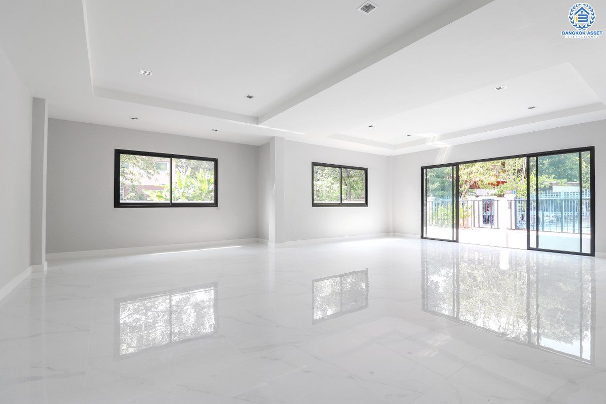 บ้านมือสองตกแต่งใหม่ ม.เบลเลอวิว บรมราชชนนี-กาญจนาฯ หลังใหญ่สุดคุ้ม! เนื้อที่ 71 ตร.ว. ฟังก์ชั่น 4 ห้องนอน 3 ห้องน้ำ บ้านโปร่งกว้าง อยู่สบาย พร้อมวัสดุเกรดคุณภาพพรีเมี่ยม บนทำเลเปี่ยมศักยภาพ ติดถนนบรมราชชนนี และทางคู่ขนานลอยฟ้า ใกล้ ม.มหิดล , จุดขึ้นทางด่วนศรีรัช