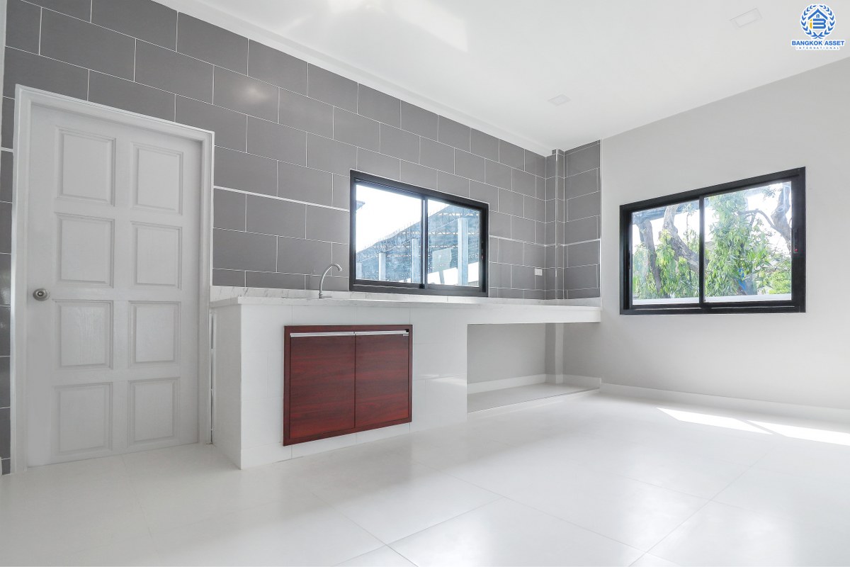 บ้านมือสองตกแต่งใหม่ ม.เบลเลอวิว บรมราชชนนี-กาญจนาฯ หลังใหญ่สุดคุ้ม! เนื้อที่ 71 ตร.ว. ฟังก์ชั่น 4 ห้องนอน 3 ห้องน้ำ บ้านโปร่งกว้าง อยู่สบาย พร้อมวัสดุเกรดคุณภาพพรีเมี่ยม บนทำเลเปี่ยมศักยภาพ ติดถนนบรมราชชนนี และทางคู่ขนานลอยฟ้า ใกล้ ม.มหิดล , จุดขึ้นทางด่วนศรีรัช