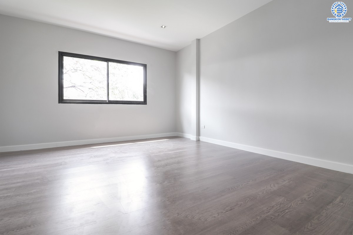 บ้านมือสองตกแต่งใหม่ ม.เบลเลอวิว บรมราชชนนี-กาญจนาฯ หลังใหญ่สุดคุ้ม! เนื้อที่ 71 ตร.ว. ฟังก์ชั่น 4 ห้องนอน 3 ห้องน้ำ บ้านโปร่งกว้าง อยู่สบาย พร้อมวัสดุเกรดคุณภาพพรีเมี่ยม บนทำเลเปี่ยมศักยภาพ ติดถนนบรมราชชนนี และทางคู่ขนานลอยฟ้า ใกล้ ม.มหิดล , จุดขึ้นทางด่วนศรีรัช