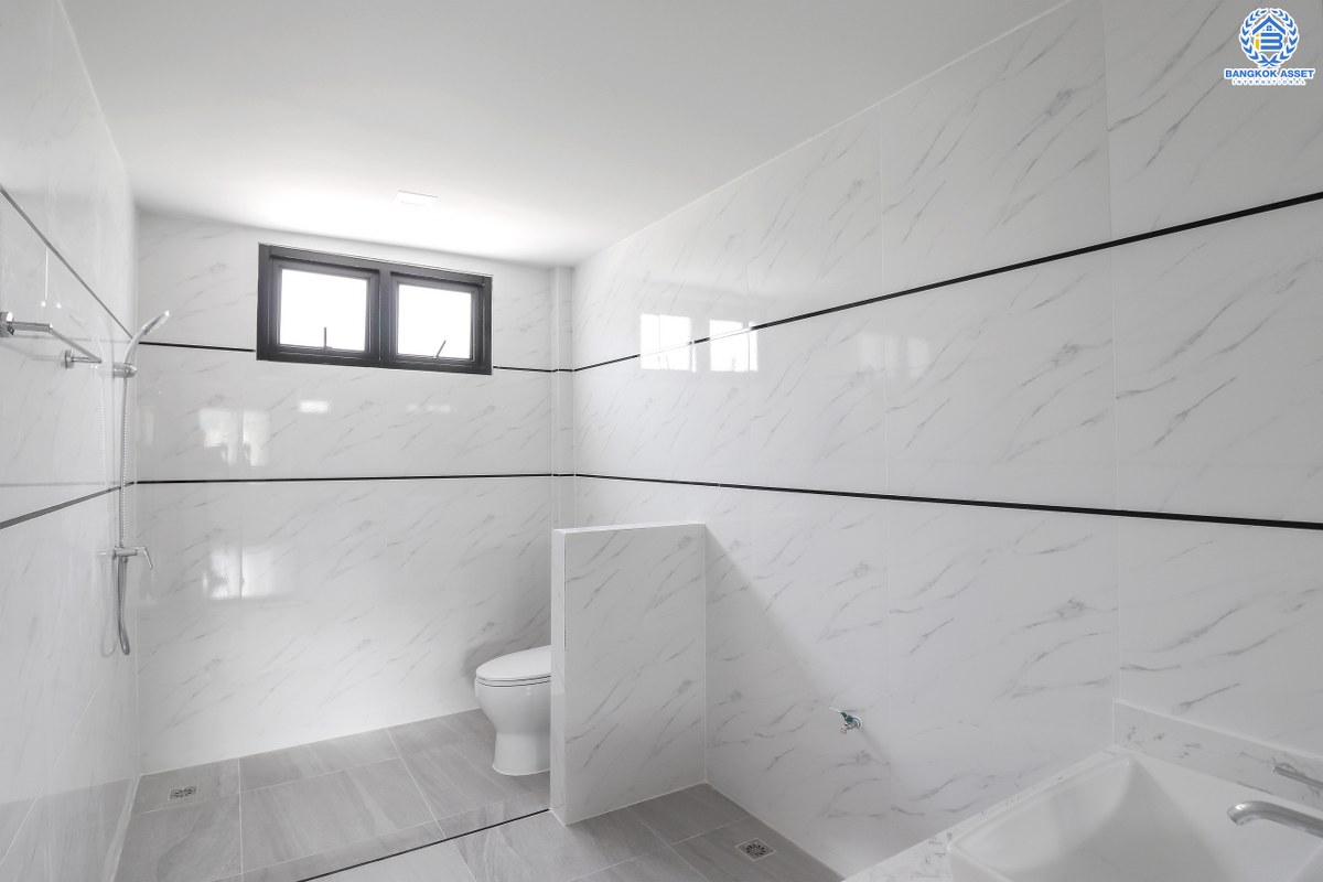 บ้านมือสองตกแต่งใหม่ ม.เบลเลอวิว บรมราชชนนี-กาญจนาฯ หลังใหญ่สุดคุ้ม! เนื้อที่ 71 ตร.ว. ฟังก์ชั่น 4 ห้องนอน 3 ห้องน้ำ บ้านโปร่งกว้าง อยู่สบาย พร้อมวัสดุเกรดคุณภาพพรีเมี่ยม บนทำเลเปี่ยมศักยภาพ ติดถนนบรมราชชนนี และทางคู่ขนานลอยฟ้า ใกล้ ม.มหิดล , จุดขึ้นทางด่วนศรีรัช