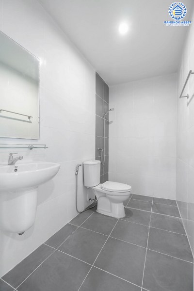 บ้านมือสองตกแต่งใหม่ ทำเลโซนเมืองย่านติวานนท์ ม.สรรทัศน์ธานี ติวานนท์45 พร้อมอยู่ ฟังก์ชั่นห้องนอนใหญ่ 2 ห้องนอน 2 ห้องน้ำ มีบิ้วท์อินครัวเคาน์เตอร์ บนทำเลเดินทางสะดวก ใกล้สถานที่ราชการหลายแห่ง , รถไฟฟ้าสถานี "สามัคคี" และจุดขึ้นทางด่วน "งามวงศ์วาน"