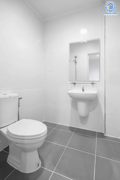 บ้านมือสองตกแต่งใหม่ ทำเลโซนเมืองย่านติวานนท์ ม.สรรทัศน์ธานี ติวานนท์45 พร้อมอยู่ ฟังก์ชั่นห้องนอนใหญ่ 2 ห้องนอน 2 ห้องน้ำ มีบิ้วท์อินครัวเคาน์เตอร์ บนทำเลเดินทางสะดวก ใกล้สถานที่ราชการหลายแห่ง , รถไฟฟ้าสถานี "สามัคคี" และจุดขึ้นทางด่วน "งามวงศ์วาน"