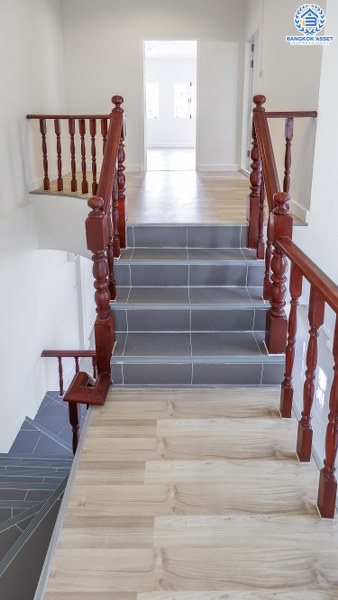 บ้านมือสองตกแต่งใหม่ ห้องมุม! ม.นันทนาการ์เด้นท์ ราชพฤกษ์-ท่าอิฐ เนื้อที่กว้าง 30.9 ตร.ว. ฟังก์ชั่นห้องนอนใหญ่ 2 ห้องนอน 2 ห้องน้ำ พร้อมครัวเคาน์เตอร์ และที่จอดรถ บนทำเลเดินทางสะดวก เชื่อมต่อหลายเส้นทาง เพียง 5 นาทีจาก MRT บางรักน้อยท่าอิฐ