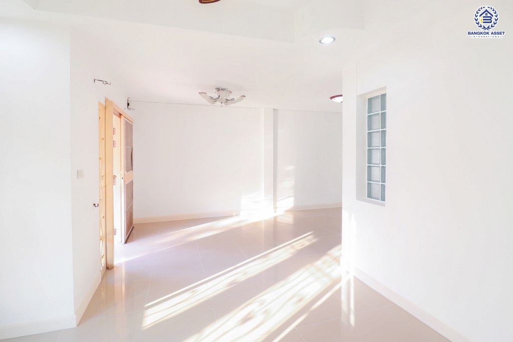 ทาวน์เฮ้าส์มือสองนนทบุรี ม.บุญทรัพย์ พุทธมณฑลสาย4 ถนนเมน! ต่อเติมครบ พร้อมอยู่ เนื้อที่ 24 ตร.ว. ฟังก์ชั่น 3 ห้องนอน 2 ห้องน้ำ หน้ากว้าง 6 เมตร บนทำเลเดินทางสะดวก เชื่อมต่อหลายเส้นทาง ทั้งเพชรเกษม ,บรมราชชนนีฯลฯ ราคาสุดคุ้ม!