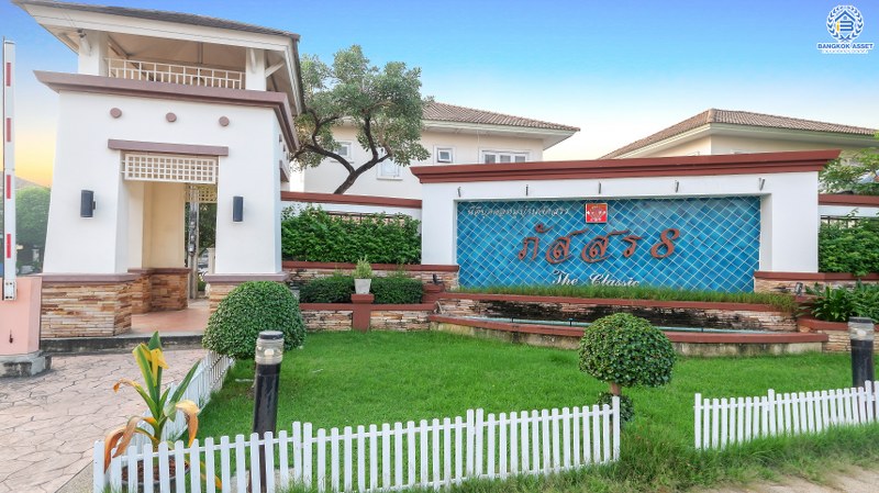 บ้านมือสองตกแต่งใหม่ ม.ภัสสร8 กาญจนาภิเษก (ซ.กันตนา) บ้านหลังใหญ่ เนื้อที่ 54.4 ตร.ว. ฟังก์ชั่น 3 ห้องนอน 3 ห้องน้ำ แต่งครบพร้อมอยู่ รองรับกับทุกครอบครัว บนทำเลศักยภาพ โครงการติดถนนใหญ่ เข้า-ออกสะดวก ใกล้เซ็นทรัลเวสต์เกต และรถไฟฟ้า เดินทางเพียง 10 นาทีถึงจุดขึ้นทางด่วน "ศรีรัช"