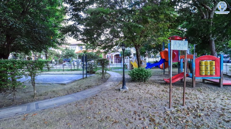 บ้านมือสองตกแต่งใหม่ ม.ภัสสร8 กาญจนาภิเษก (ซ.กันตนา) บ้านหลังใหญ่ เนื้อที่ 54.4 ตร.ว. ฟังก์ชั่น 3 ห้องนอน 3 ห้องน้ำ แต่งครบพร้อมอยู่ รองรับกับทุกครอบครัว บนทำเลศักยภาพ โครงการติดถนนใหญ่ เข้า-ออกสะดวก ใกล้เซ็นทรัลเวสต์เกต และรถไฟฟ้า เดินทางเพียง 10 นาทีถึงจุดขึ้นทางด่วน "ศรีรัช"