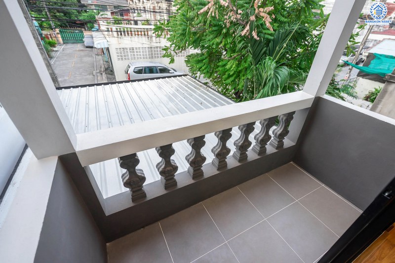 บ้านมือสองตกแต่งใหม่ ทำเลโซนเมือง! ม.ริมสวน พิบูลสงคราม-พระราม5 พิเศษสุด! บ้านตกแต่งพร้อมอยู่ เนื้อที่ 18.3 ตร.ว. ฟังก์ชั่นห้องนอนใหญ่ 2 ห้องนอน 2 ห้องน้ำ บนทำเลใกล้รถไฟฟ้าสายสีม่วง และทางด่วนพระราม7