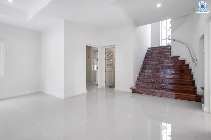 บ้านเดี่ยวมือสองนนทบุรี ม.นราวดี พระราม5-นครอินทร์ บ้านเดี่ยวคุ้มค่า พร้อมเข้าอยู่ เนื้อที่ 57 ตร.ว. ฟังก์ชั่น 3 ห้องนอน 3 ห้องน้ำ พร้อมบิ้วท์อินครัวเคาน์เตอร์ โดดเด่นบนทำเลติดถ.นครอินทร์ เพียง 3 นาทีจากวงเวียนพระราม5 ใกล้ห้างฯ ชั้นนำมากมาย ราคาพิเศษสุด!