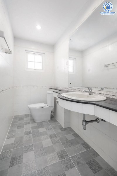 บ้านเดี่ยวมือสองนนทบุรี ม.นราวดี พระราม5-นครอินทร์ บ้านเดี่ยวคุ้มค่า พร้อมเข้าอยู่ เนื้อที่ 57 ตร.ว. ฟังก์ชั่น 3 ห้องนอน 3 ห้องน้ำ พร้อมบิ้วท์อินครัวเคาน์เตอร์ โดดเด่นบนทำเลติดถ.นครอินทร์ เพียง 3 นาทีจากวงเวียนพระราม5 ใกล้ห้างฯ ชั้นนำมากมาย ราคาพิเศษสุด!