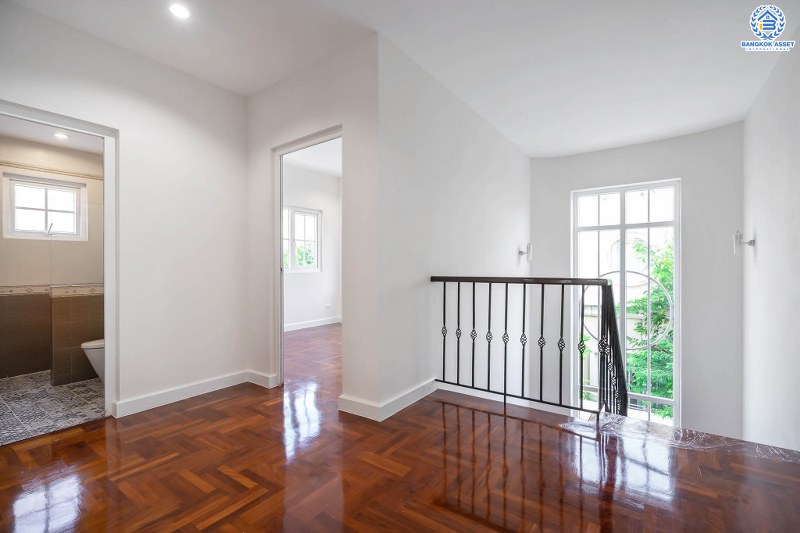 บ้านเดี่ยวมือสองนนทบุรี ม.นราวดี พระราม5-นครอินทร์ บ้านเดี่ยวคุ้มค่า พร้อมเข้าอยู่ เนื้อที่ 57 ตร.ว. ฟังก์ชั่น 3 ห้องนอน 3 ห้องน้ำ พร้อมบิ้วท์อินครัวเคาน์เตอร์ โดดเด่นบนทำเลติดถ.นครอินทร์ เพียง 3 นาทีจากวงเวียนพระราม5 ใกล้ห้างฯ ชั้นนำมากมาย ราคาพิเศษสุด!