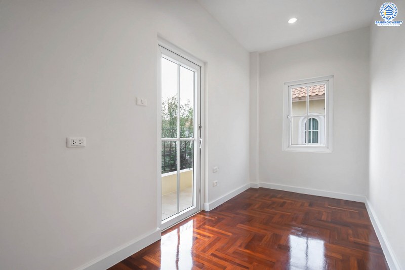 บ้านเดี่ยวมือสองนนทบุรี ม.นราวดี พระราม5-นครอินทร์ บ้านเดี่ยวคุ้มค่า พร้อมเข้าอยู่ เนื้อที่ 57 ตร.ว. ฟังก์ชั่น 3 ห้องนอน 3 ห้องน้ำ พร้อมบิ้วท์อินครัวเคาน์เตอร์ โดดเด่นบนทำเลติดถ.นครอินทร์ เพียง 3 นาทีจากวงเวียนพระราม5 ใกล้ห้างฯ ชั้นนำมากมาย ราคาพิเศษสุด!