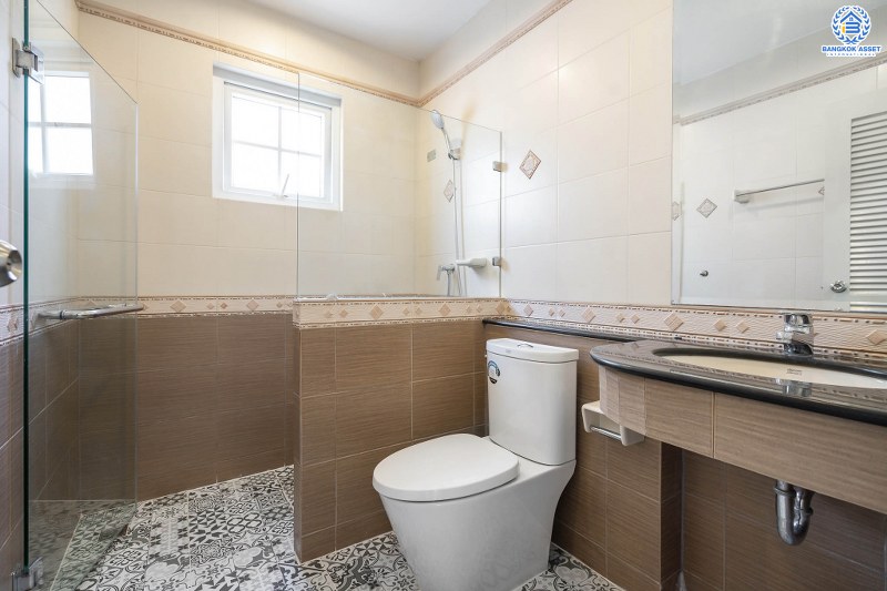 บ้านเดี่ยวมือสองนนทบุรี ม.นราวดี พระราม5-นครอินทร์ บ้านเดี่ยวคุ้มค่า พร้อมเข้าอยู่ เนื้อที่ 57 ตร.ว. ฟังก์ชั่น 3 ห้องนอน 3 ห้องน้ำ พร้อมบิ้วท์อินครัวเคาน์เตอร์ โดดเด่นบนทำเลติดถ.นครอินทร์ เพียง 3 นาทีจากวงเวียนพระราม5 ใกล้ห้างฯ ชั้นนำมากมาย ราคาพิเศษสุด!