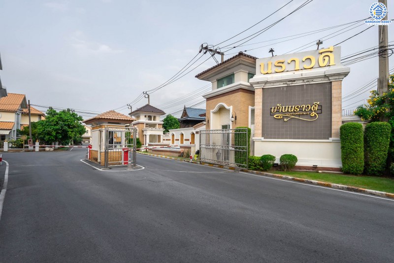 บ้านเดี่ยวมือสองนนทบุรี ม.นราวดี พระราม5-นครอินทร์ บ้านเดี่ยวคุ้มค่า พร้อมเข้าอยู่ เนื้อที่ 57 ตร.ว. ฟังก์ชั่น 3 ห้องนอน 3 ห้องน้ำ พร้อมบิ้วท์อินครัวเคาน์เตอร์ โดดเด่นบนทำเลติดถ.นครอินทร์ เพียง 3 นาทีจากวงเวียนพระราม5 ใกล้ห้างฯ ชั้นนำมากมาย ราคาพิเศษสุด!