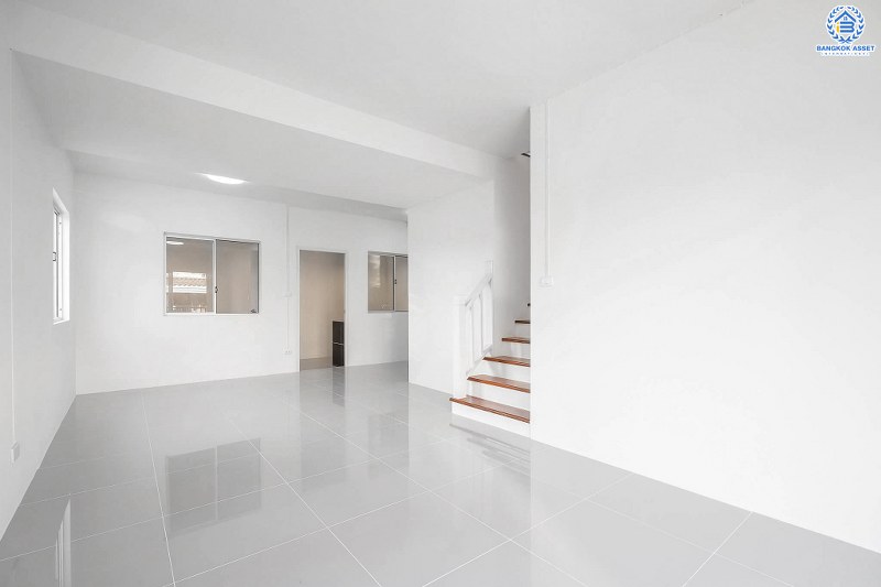 บ้านมือสองตกแต่งใหม่ ห้องมุม! ราคาสุดคุ้ม! ม.พฤกษา49/1 บางใหญ่-เซ็นทรัลเวสต์เกต เนื้อที่ 26.4 ตร.ว. ตกแต่งจัดเต็ม ฟังก์ชั่นครบ 3 ห้องนอน 2 ห้องน้ำ พร้อมอยู่ เดินทางสะดวก เข้าเมืองก็ง่าย ใกล้เซ็นทรัลเวสต์เกต และรถไฟฟ้า สถานีตลาดบางใหญ่...