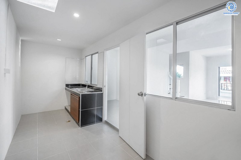 บ้านมือสองตกแต่งใหม่ ห้องมุม! ราคาสุดคุ้ม! ม.พฤกษา49/1 บางใหญ่-เซ็นทรัลเวสต์เกต เนื้อที่ 26.4 ตร.ว. ตกแต่งจัดเต็ม ฟังก์ชั่นครบ 3 ห้องนอน 2 ห้องน้ำ พร้อมอยู่ เดินทางสะดวก เข้าเมืองก็ง่าย ใกล้เซ็นทรัลเวสต์เกต และรถไฟฟ้า สถานีตลาดบางใหญ่...