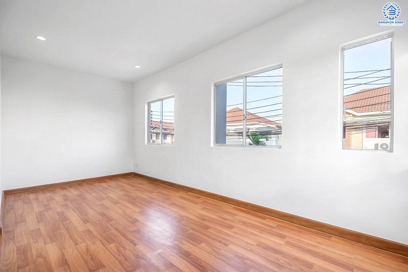 บ้านมือสองตกแต่งใหม่ ห้องมุม! ราคาสุดคุ้ม! ม.พฤกษา49/1 บางใหญ่-เซ็นทรัลเวสต์เกต เนื้อที่ 26.4 ตร.ว. ตกแต่งจัดเต็ม ฟังก์ชั่นครบ 3 ห้องนอน 2 ห้องน้ำ พร้อมอยู่ เดินทางสะดวก เข้าเมืองก็ง่าย ใกล้เซ็นทรัลเวสต์เกต และรถไฟฟ้า สถานีตลาดบางใหญ่...