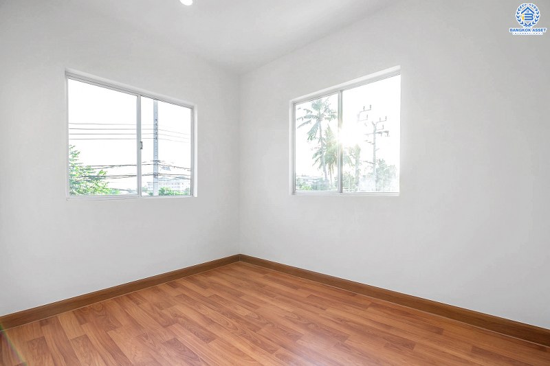 บ้านมือสองตกแต่งใหม่ ห้องมุม! ราคาสุดคุ้ม! ม.พฤกษา49/1 บางใหญ่-เซ็นทรัลเวสต์เกต เนื้อที่ 26.4 ตร.ว. ตกแต่งจัดเต็ม ฟังก์ชั่นครบ 3 ห้องนอน 2 ห้องน้ำ พร้อมอยู่ เดินทางสะดวก เข้าเมืองก็ง่าย ใกล้เซ็นทรัลเวสต์เกต และรถไฟฟ้า สถานีตลาดบางใหญ่...