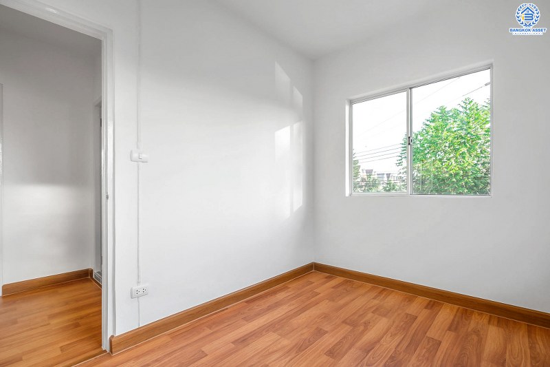 บ้านมือสองตกแต่งใหม่ ห้องมุม! ราคาสุดคุ้ม! ม.พฤกษา49/1 บางใหญ่-เซ็นทรัลเวสต์เกต เนื้อที่ 26.4 ตร.ว. ตกแต่งจัดเต็ม ฟังก์ชั่นครบ 3 ห้องนอน 2 ห้องน้ำ พร้อมอยู่ เดินทางสะดวก เข้าเมืองก็ง่าย ใกล้เซ็นทรัลเวสต์เกต และรถไฟฟ้า สถานีตลาดบางใหญ่...