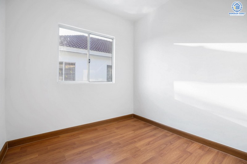 บ้านมือสองตกแต่งใหม่ ห้องมุม! ราคาสุดคุ้ม! ม.พฤกษา49/1 บางใหญ่-เซ็นทรัลเวสต์เกต เนื้อที่ 26.4 ตร.ว. ตกแต่งจัดเต็ม ฟังก์ชั่นครบ 3 ห้องนอน 2 ห้องน้ำ พร้อมอยู่ เดินทางสะดวก เข้าเมืองก็ง่าย ใกล้เซ็นทรัลเวสต์เกต และรถไฟฟ้า สถานีตลาดบางใหญ่...