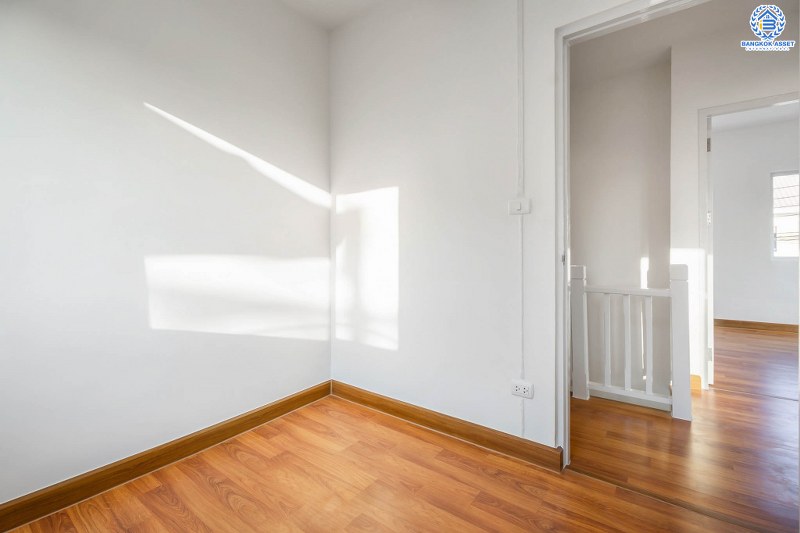 บ้านมือสองตกแต่งใหม่ ห้องมุม! ราคาสุดคุ้ม! ม.พฤกษา49/1 บางใหญ่-เซ็นทรัลเวสต์เกต เนื้อที่ 26.4 ตร.ว. ตกแต่งจัดเต็ม ฟังก์ชั่นครบ 3 ห้องนอน 2 ห้องน้ำ พร้อมอยู่ เดินทางสะดวก เข้าเมืองก็ง่าย ใกล้เซ็นทรัลเวสต์เกต และรถไฟฟ้า สถานีตลาดบางใหญ่...