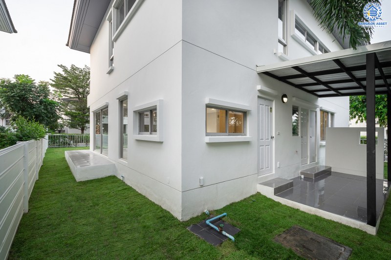 บ้านมือสองตกแต่งใหม่ ที่ดินใหญ่ 96 ตร.ว. โครงการ โนเบิล จีโอ นครอินทร์-พระราม5 ตอบโจทย์คนรักชีวิตอิสระ ด้วยดีไซน์สุดโดดเด่น ฟังก์ชั่น 3 ห้องนอน 5 ห้องน้ำ 1 ห้องแม่บ้าน 2 ที่จอดรถ พร้อมสวนสวย บนทำเลศักยภาพ หน้าโครงการติดถ.นครอินทร์ ใกล้วงเวียนพระราม5 เชื่อมต่อปิ่นเกล้า-สาทรได้อย่างรวดเร็ว