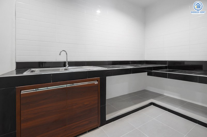 บ้านมือสองตกแต่งใหม่ ถนนเมน! โครงการ เดอะวิลล่า ราชพฤกษ์-ท่าอิฐ (Property Perfect) บ้านพร้อมอยู่ เนื้อที่ 18 ตร.ว. ฟังก์ชั่นครบ 3 ห้องนอน 2 ห้องน้ำ รองรับทุกการอยู่อาศัย บนทำเลใกล้รถไฟฟ้า สถานีบางรักน้อยท่าอิฐ เชื่อมต่อทั้งถ.รัตนาธิเบศร์ และถ.ราชพฤกษ์