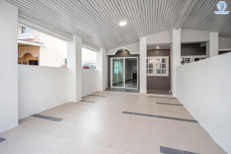 บ้านมือสองตกแต่งใหม่ ห้องมุม! ม.พิมานนิเวศน์ ติวานนท์-สามัคคี พร้อมอยู่ เนื้อที่ 16 ตร.ว. ฟังก์ชั่น 2 ห้องนอนใหญ่ 2 ห้องน้ำ ครบครันทั้งครัวเคาน์เตอร์ และที่จอดรถ บนทำเลโซนเมือง เชื่อมต่อหลายเส้นทาง รองรับทุกไลฟ์สไตล์ ใกล้ทางด่วนงามวงศ์วาน และสถานที่ราชการหลายแห่ง ราคาสุดคุ้ม!...